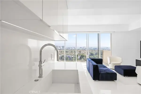2160 Century Park E #902, Los Angeles, CA 90067