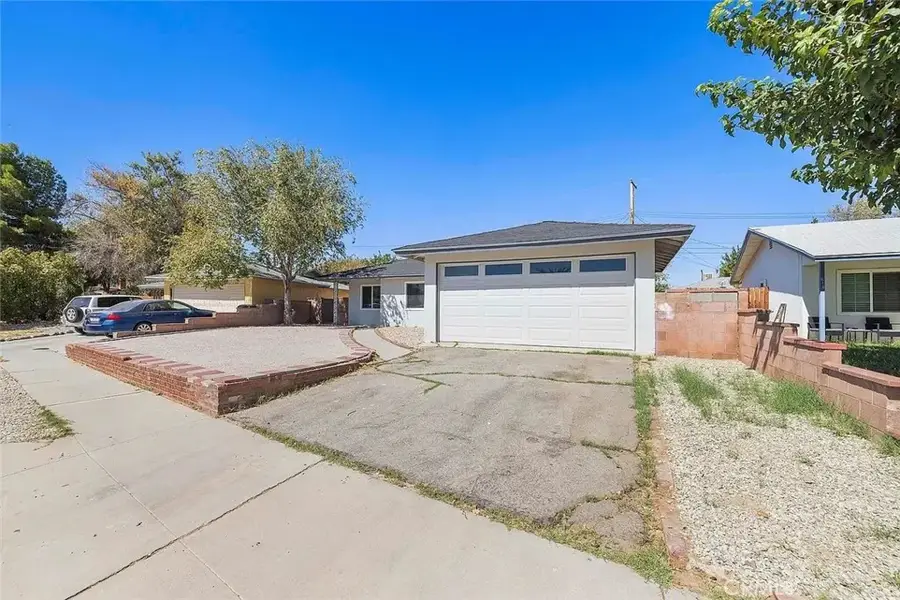 611 E Ovington, Lancaster, CA 93535 - Image #2