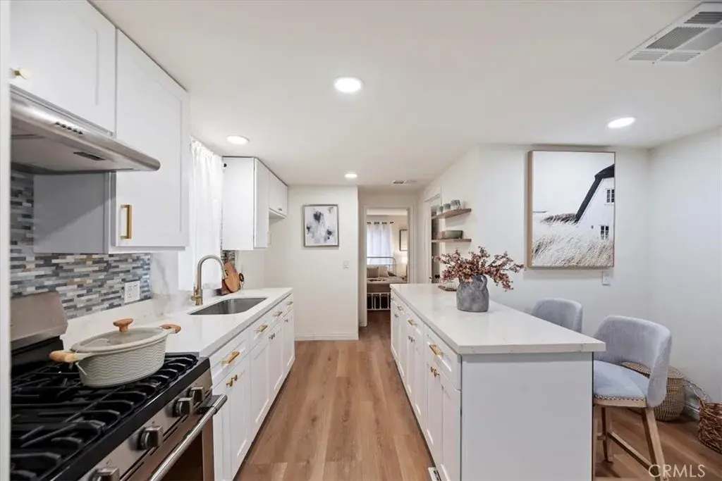 826 E Route 66, Glendora, CA 91740 - #1