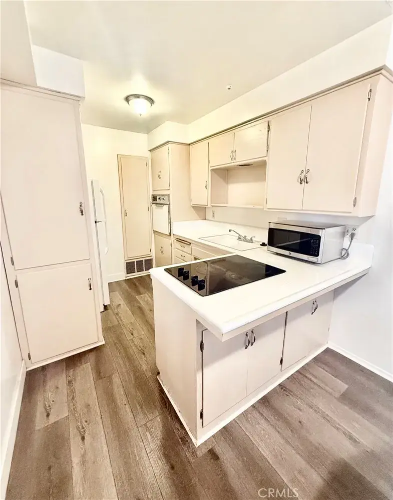 211 E California #B5, Glendale, CA 91206 - Image #3