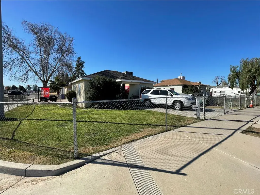 901 Wilson, Bakersfield, CA 93308 - Image #1