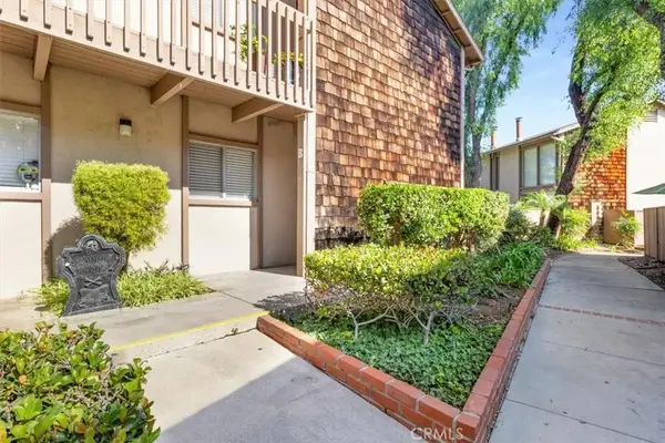 1044 Cabrillo Park #B, Santa Ana, CA 92701