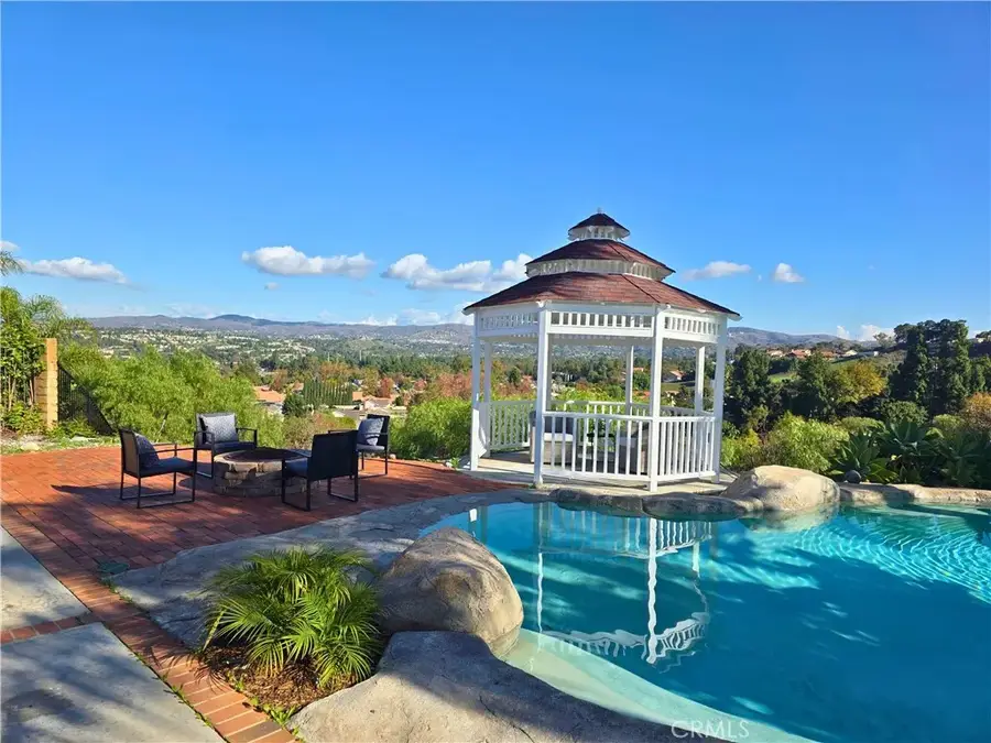 266 S Via Montanera, Anaheim Hills, CA 92807 - Image #2