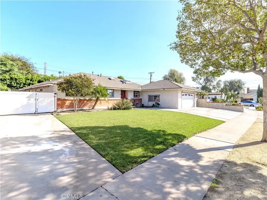 2033 N Diamond, Orange, CA 92867 - Image #2