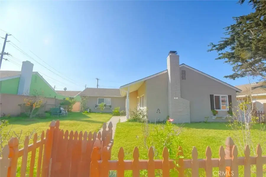 17451 Newland, Huntington Beach, CA 92647 - #3
