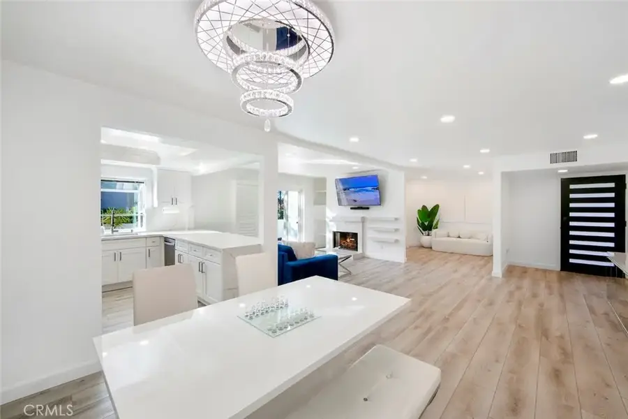 918 Hyde Court, Costa Mesa, CA 92626 - Image #2