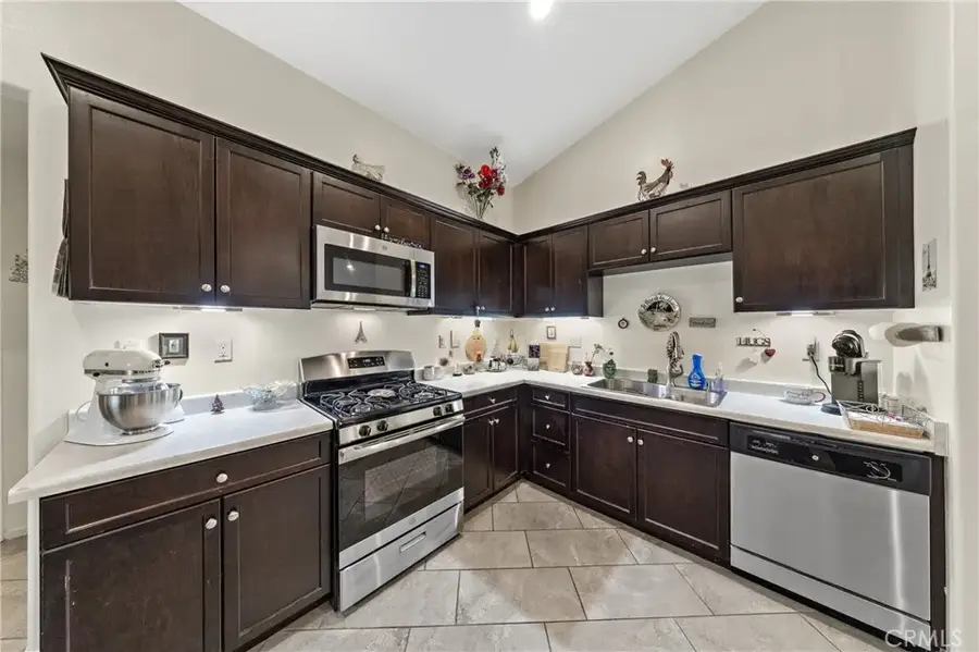 826 Avenida Del Rio, San Jacinto, CA 92582 - Image #2