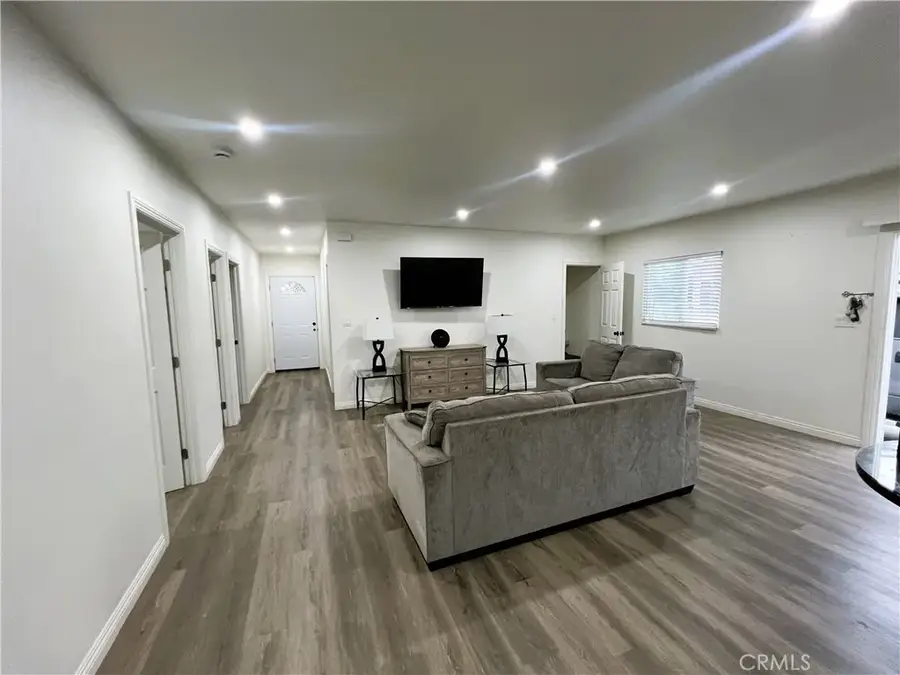 7672 Whitsett Avenue, Los Angeles, CA 90001 - Image #3