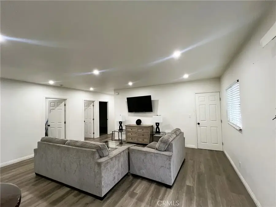 7672 Whitsett Avenue, Los Angeles, CA 90001 - Image #2