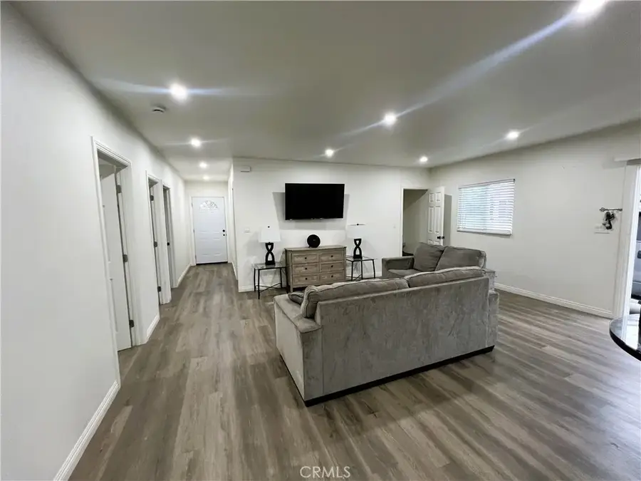 7672 Whitsett Avenue, Los Angeles, CA 90001 - Image #3