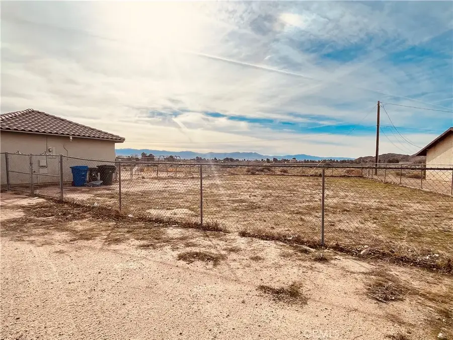 20891 Thunderbird, Apple Valley, CA 92307 - Image #3