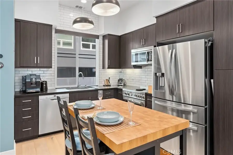 206 Alamo Court, Long Beach, CA 90802 - Image #3