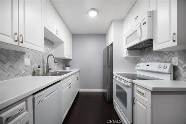 1000 W Macarthur Boulevard #11, Santa Ana, CA 92707