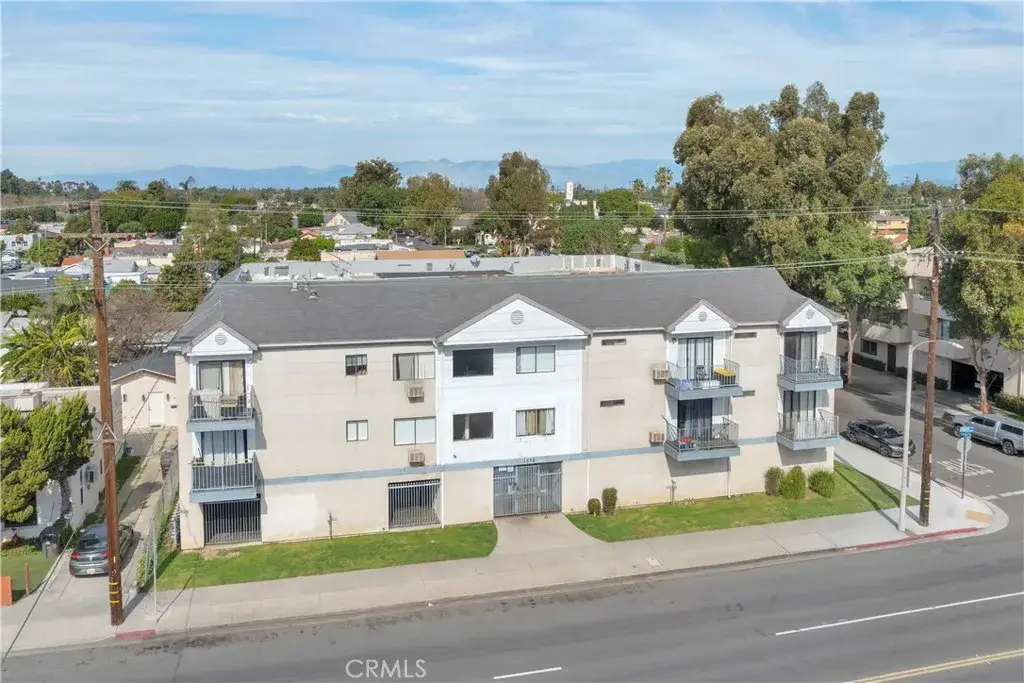 1075 E South, Long Beach, CA 90805 - #1