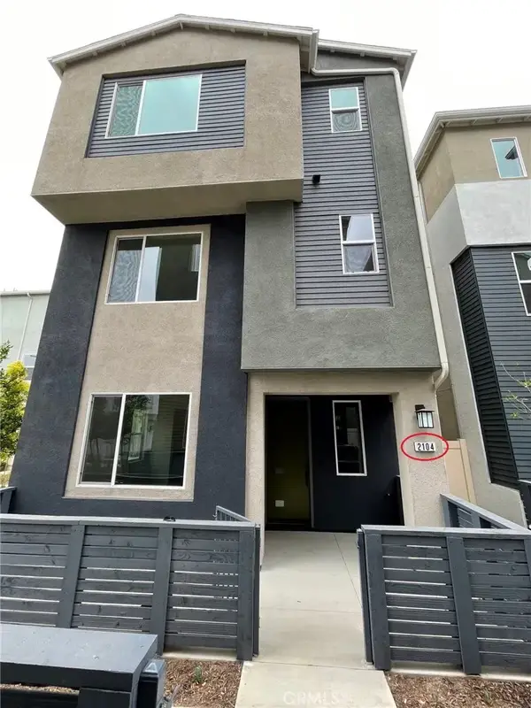 2104 Lacy Crossing Drive, Santa Ana, CA 92701