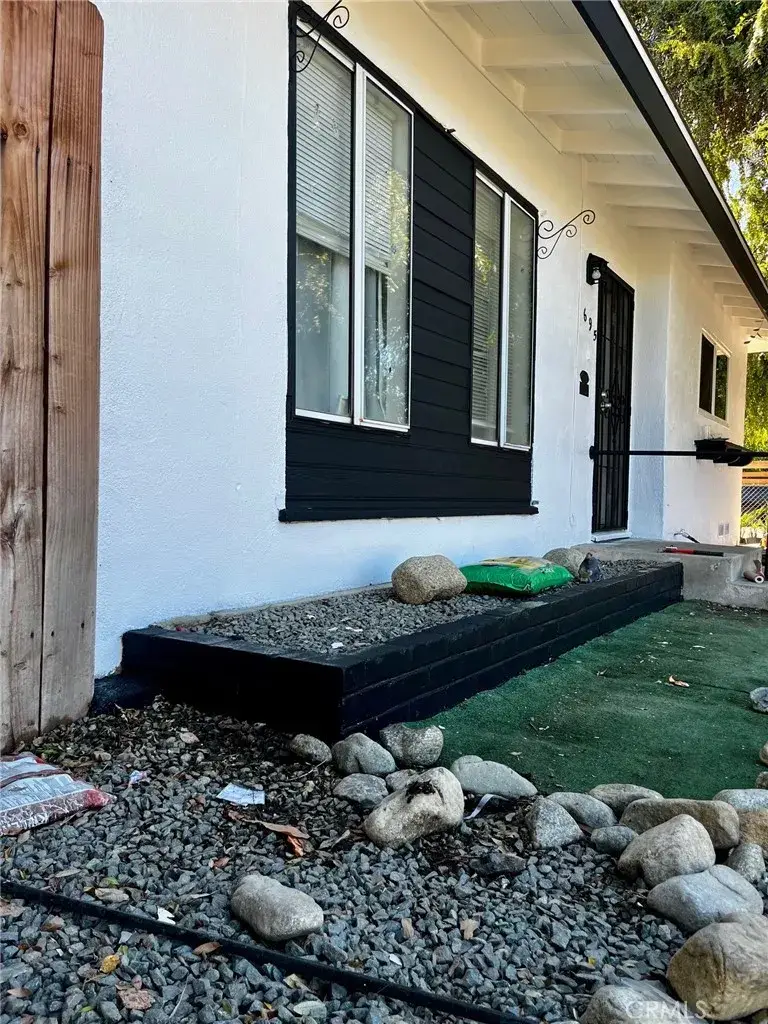 695 W 17th St, San Bernardino, CA 92405 - #3