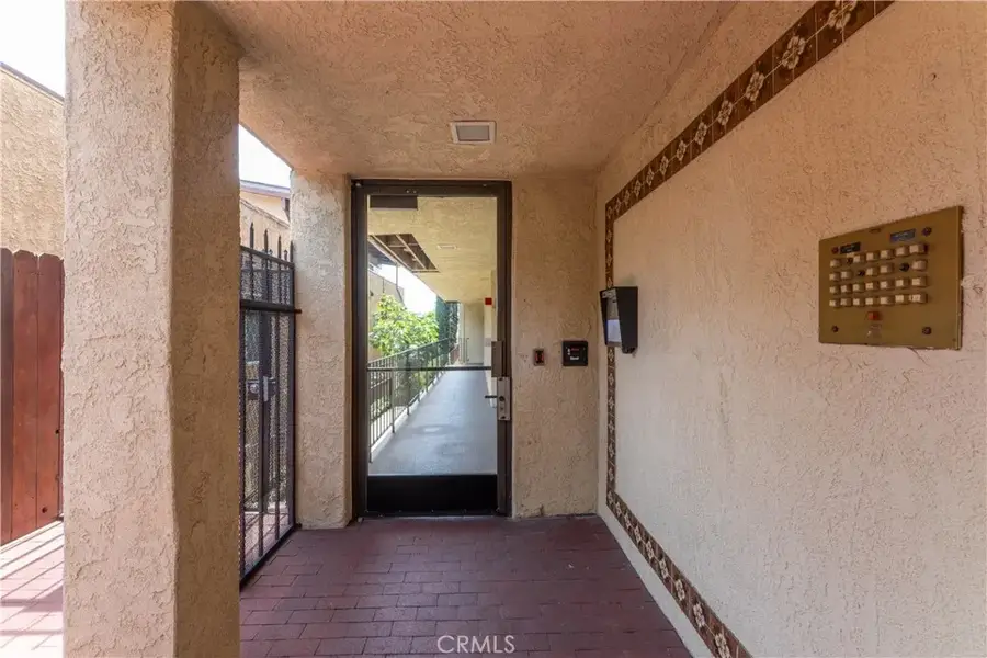 2722 20th, Signal Hill, CA 90755 - #3