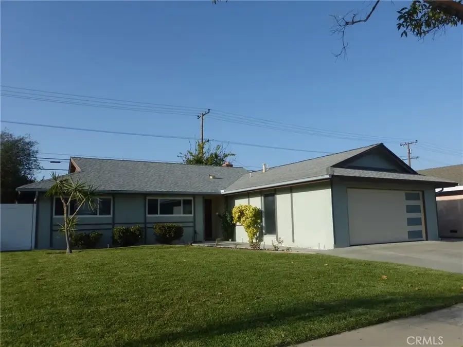 8881 Albatross Dr, Huntington Beach, CA 92646 - #2