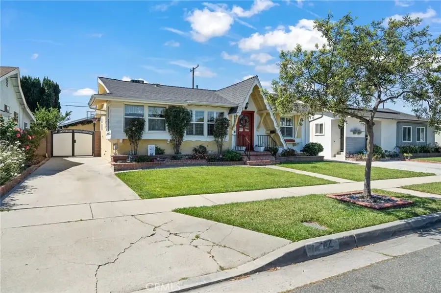 11442 212th St, Lakewood, CA 90715 - #3