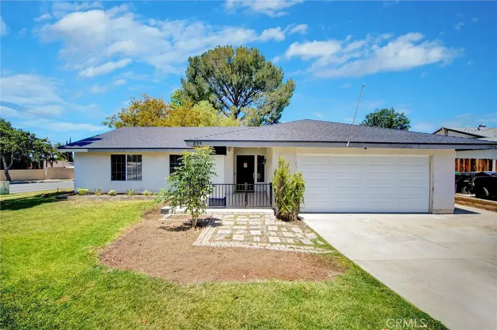 895 W Crestview, Corona, CA 92882 - #1