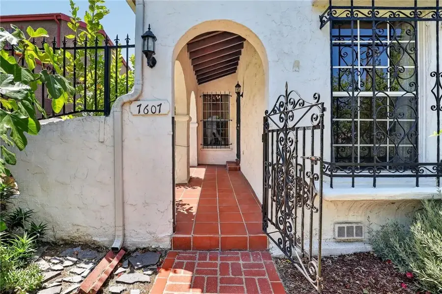 7607 8th Avenue, Los Angeles, CA 90043 - #3
