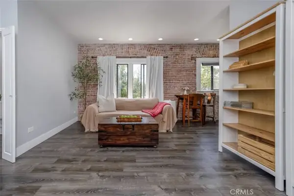 325 W 3rd Street #204, Long Beach, CA 90802