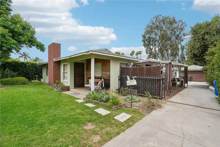 8905 Arrington Avenue, Downey, CA 90240 - #2