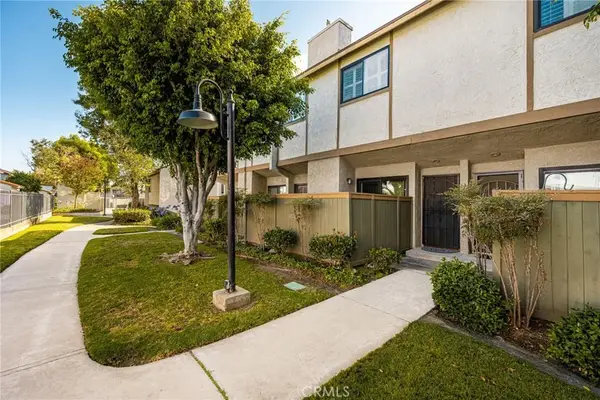 2000 W Palmyra #10, Orange, CA 92868
