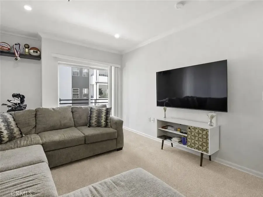838 Pine #215, Long Beach, CA 90813 - #3