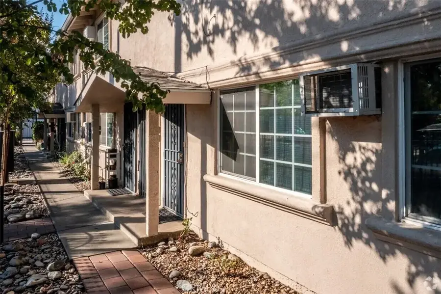 2700 32nd Street, Sacramento, CA 95817 - #2