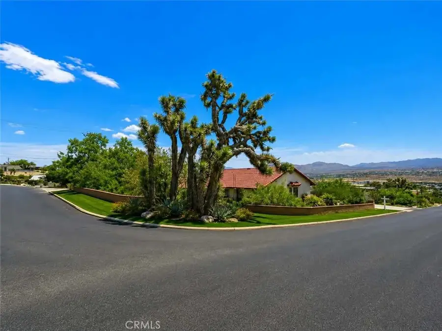 57419 Redondo St, Yucca Valley, CA 92284 - #2