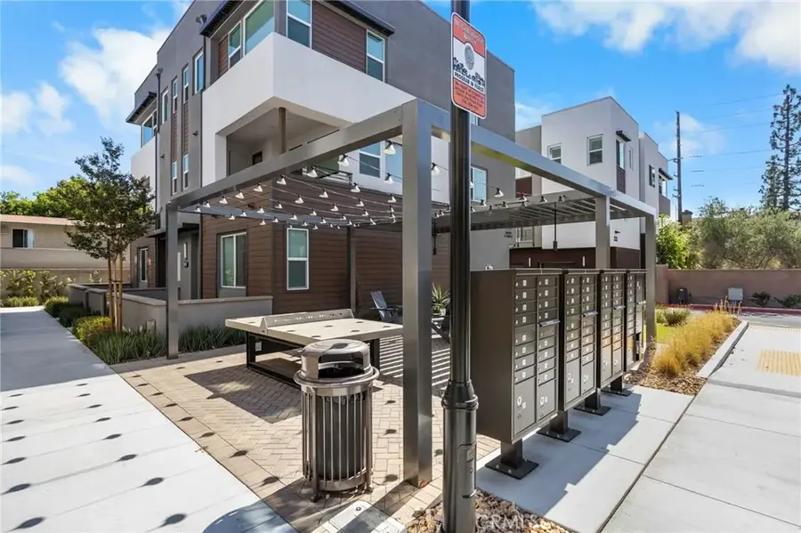 669 S Lyon Street, Santa Ana, CA 92705 - #2