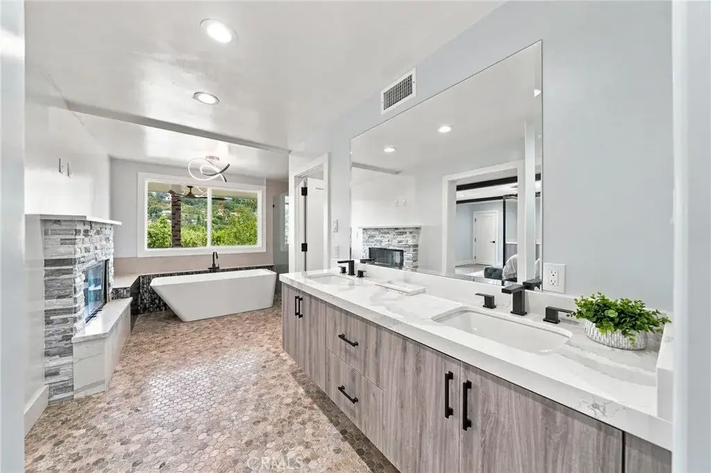 6002 Graciosa, Los Angeles, CA 90068 - #1