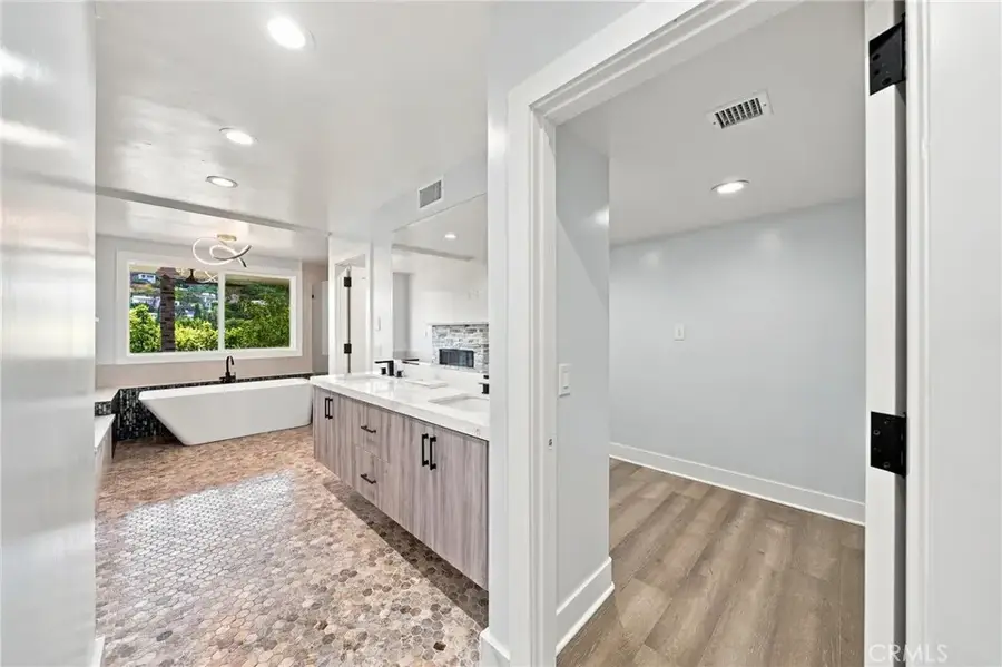 6002 Graciosa, Los Angeles, CA 90068 - #2