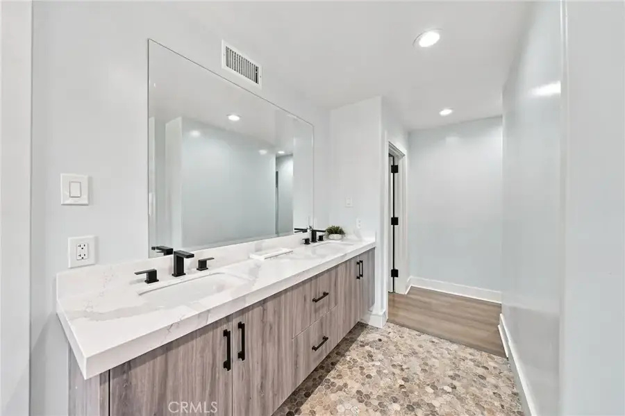 6002 Graciosa, Los Angeles, CA 90068 - #3