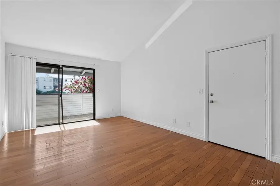 8801 Independence, Canoga Park, CA 91304 - #2