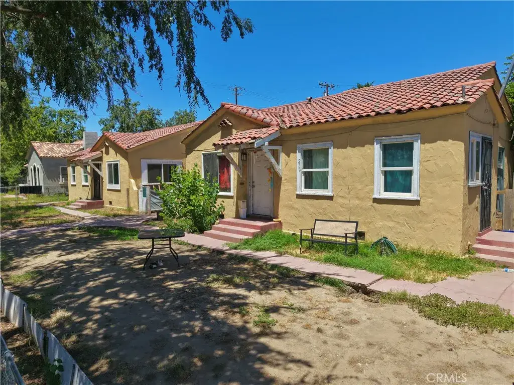 210 17th Street, Bakersfield, CA 93301 - #1