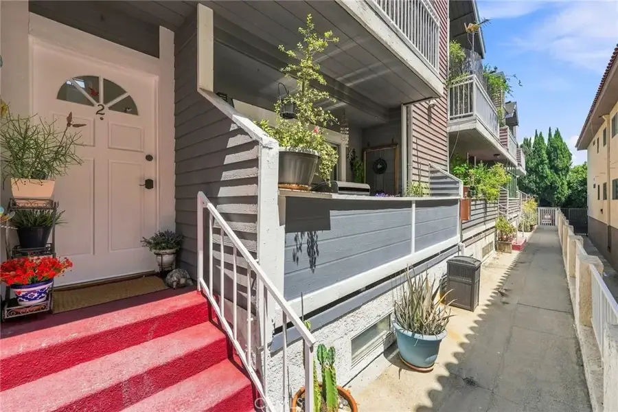 6926 Kester Avenue #2, Van Nuys, CA 91405 - #2