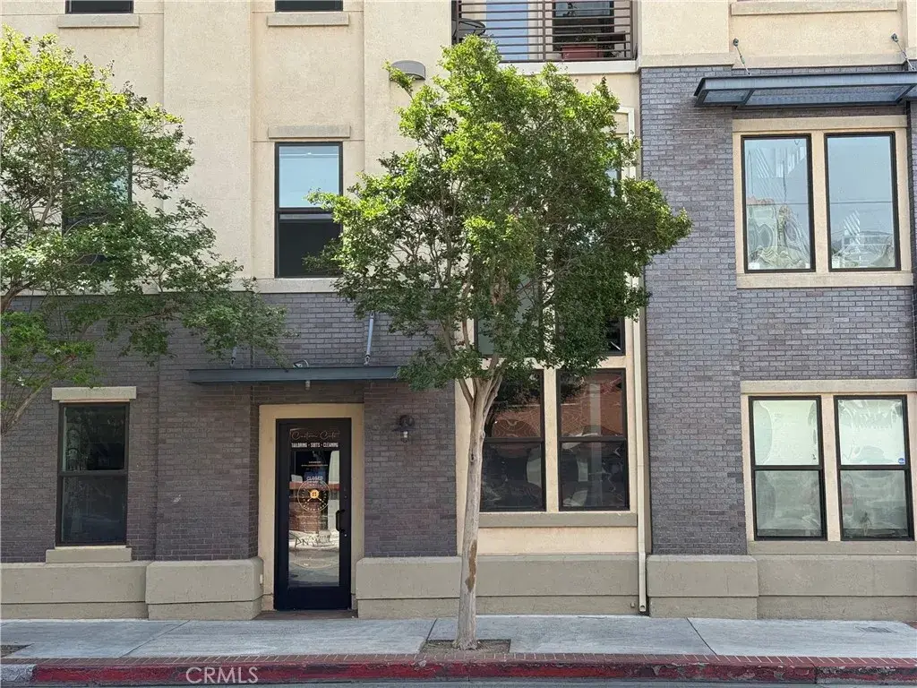 190 W 3rd Street, Santa Ana, CA 92701 - #1