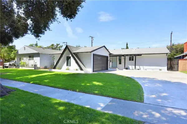 2105 W Hall, Santa Ana, CA 92704