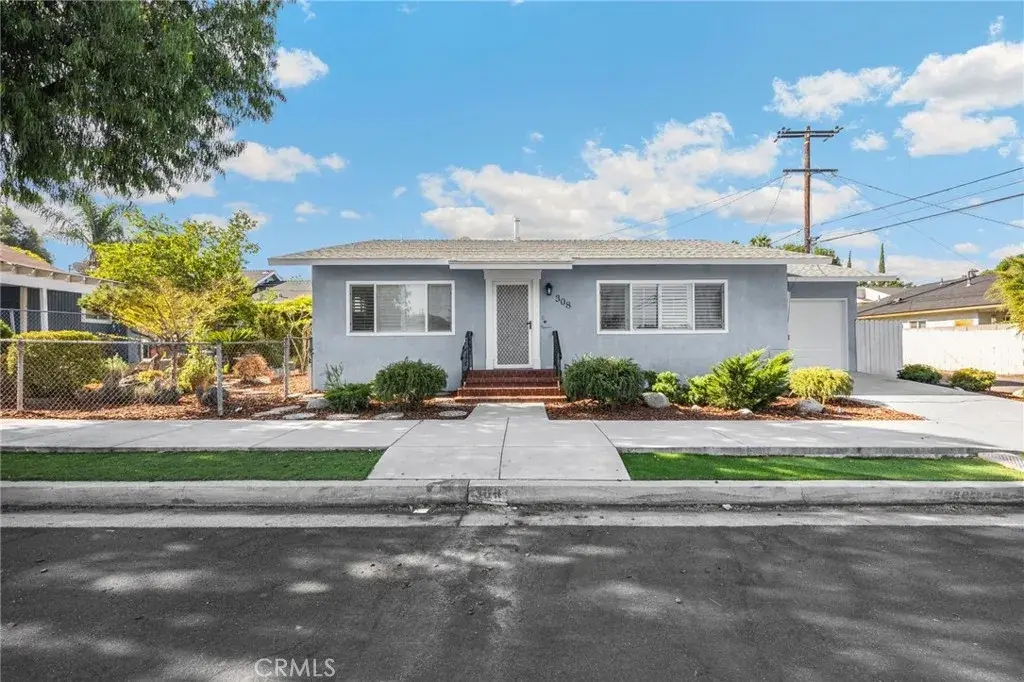 308 W 10th Street, Corona, CA 92882 - #1