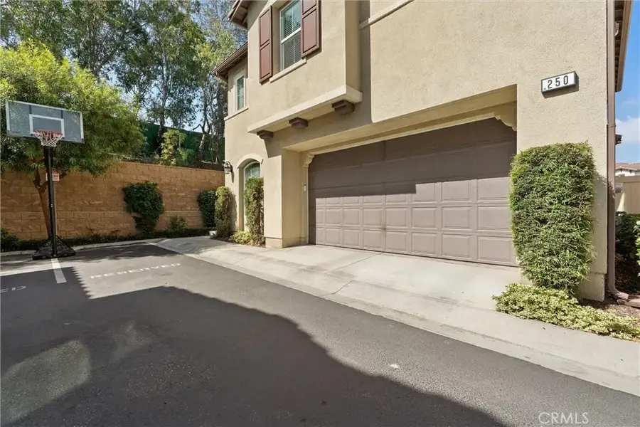 250 W Ridgewood, Long Beach, CA 90805 - #3