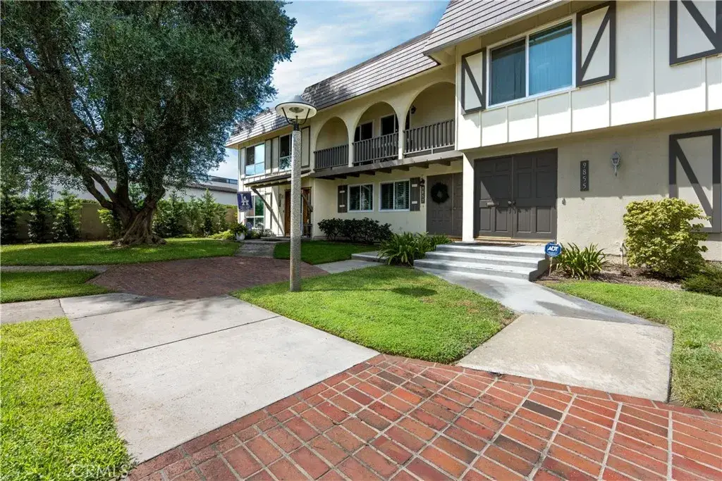 9857 Via Sonoma, Cypress, CA 90630 - #1