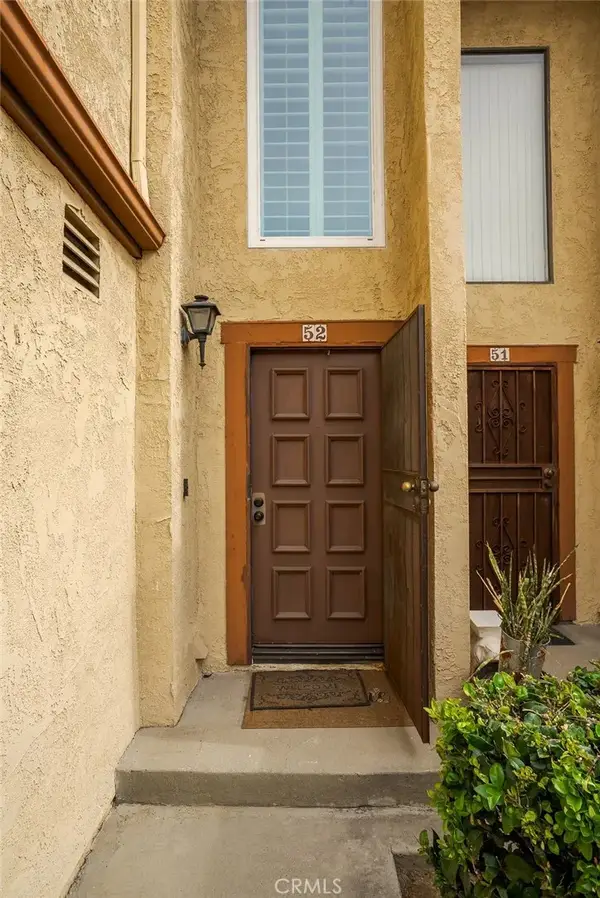 555 S Azusa Avenue #52, Azusa, CA 91702