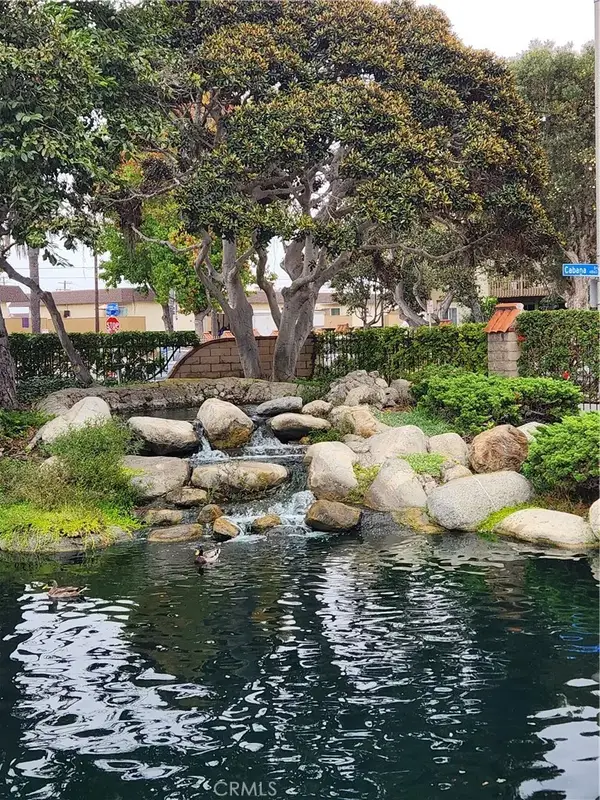 4861 Lago #206, Huntington Beach, CA 92649