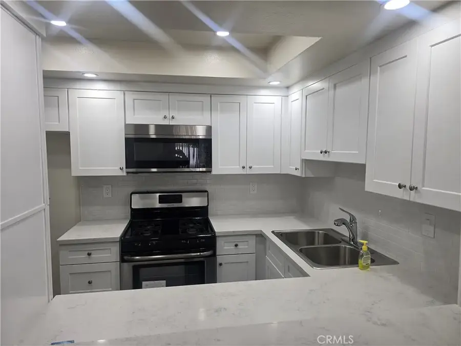 335 N Adams #106, Glendale, CA 91206 - #3