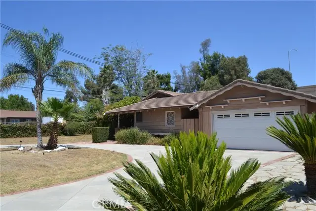 8450 Aqueduct Avenue, North Hills, CA 91343 - Image #2
