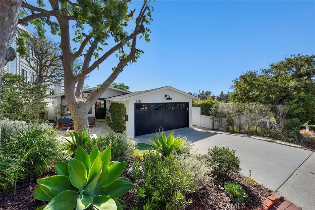 3212 N Poinsettia Avenue, Manhattan Beach, CA 90266 - Image #1