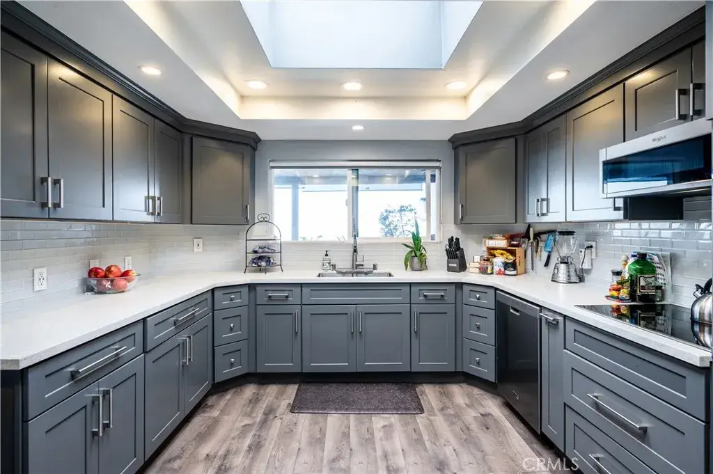 1995 Molino Avenue #302, Signal Hill, CA 90755 - Image #1