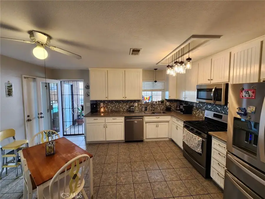 6300 Ringwood Street, Bakersfield, CA 93313 - #3